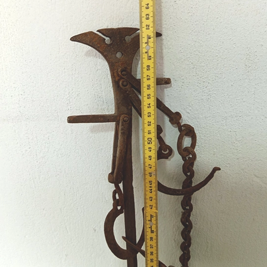 Παλιό χειροποίητο καντάρι με μπρούντζινο τοπούζι Παλιό χειροποίητο καντάρι με μπρούντζινο τοπούζι