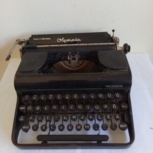 Παλιά γραφομηχανή εποχής 1940