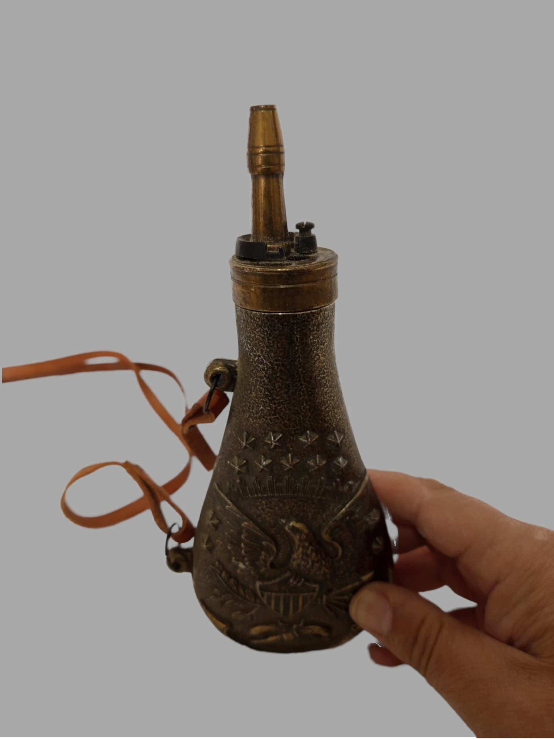 vintage-bronze-powder-flask-military-1950-1960 vintage-bronze-powder-flask-military-1950-1960