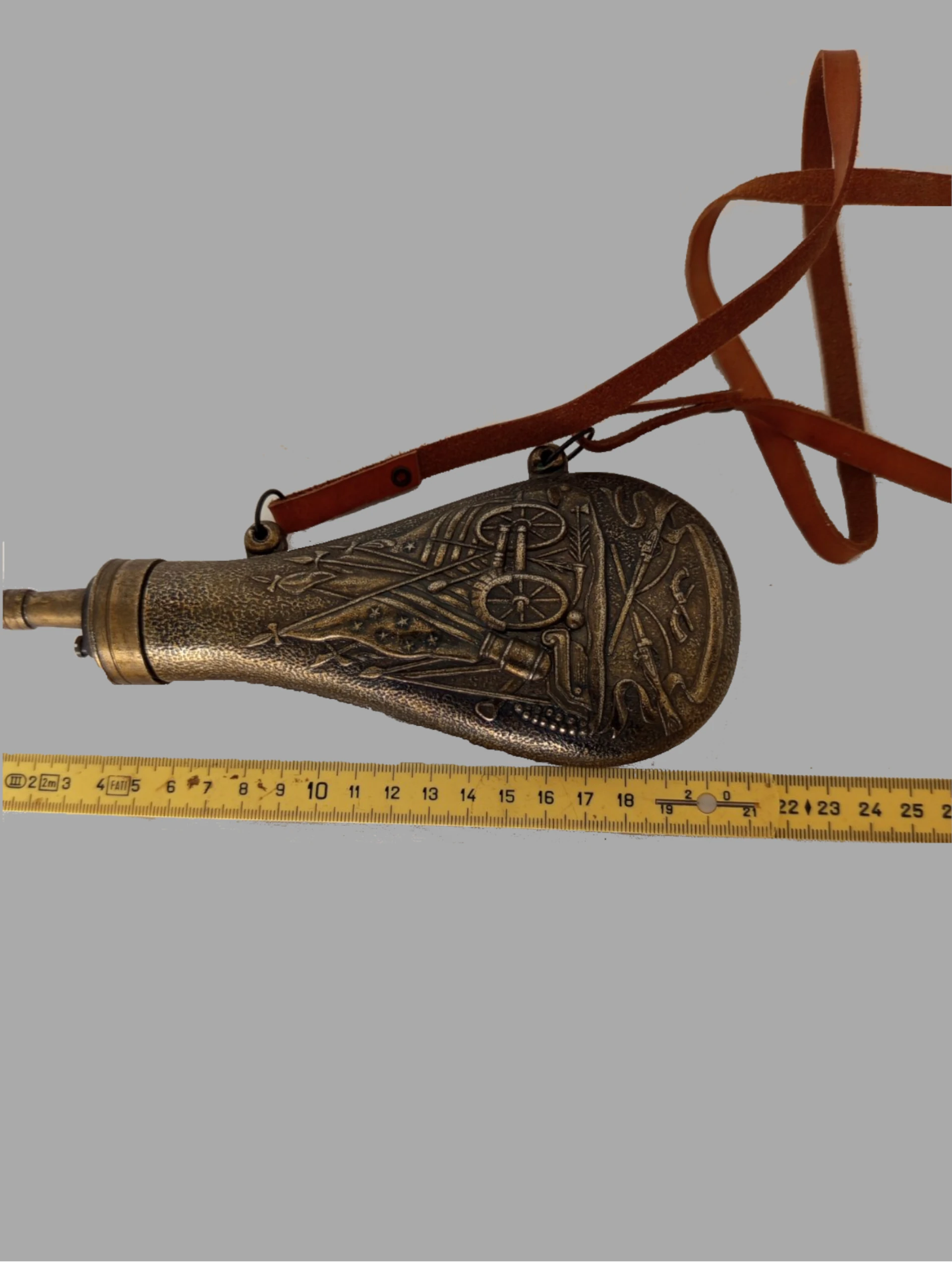 vintage-bronze-powder-flask-military-1950-1960 vintage-bronze-powder-flask-military-1950-1960